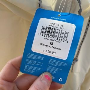 Columbia jacket. Size medium in woman’s. It’s NEVER BEEN WORN.